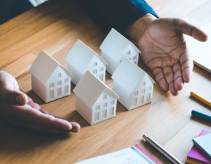 Read more about the article <strong>Why You Need a Real Estate Agency to Manage Multiple Properties</strong>