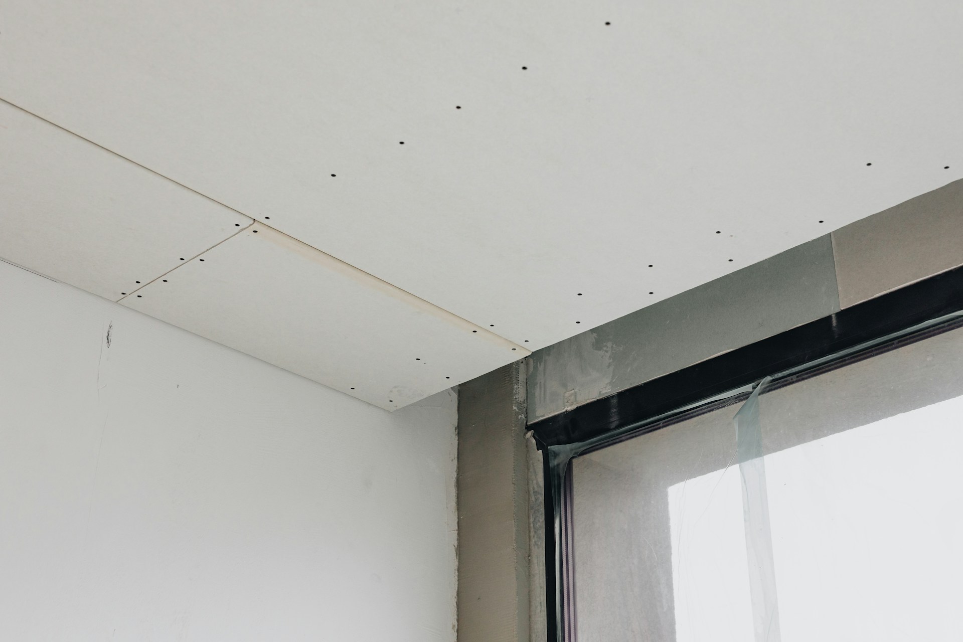 Read more about the article How to Spot and Address Potential Mold Issues in Properties